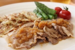 りんごソースの豚肉ソテー