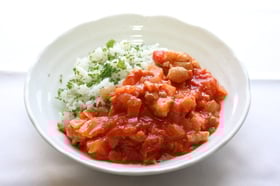 鶏肉のトマトソース煮 バターライス添え